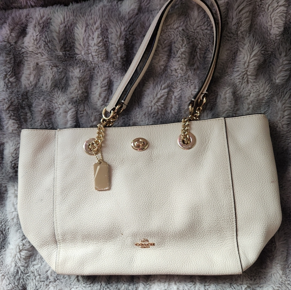 Coach Women's White Gold Accented Shoukder Bag Chain Straps Divider Pockets